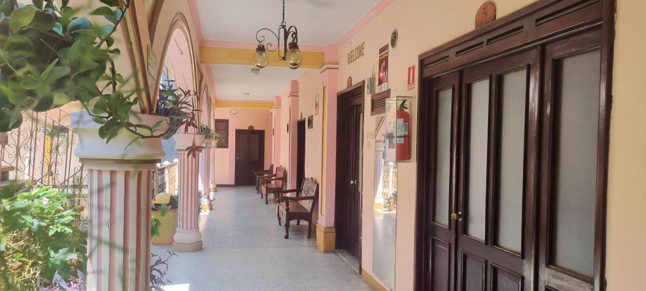 Hotel Chaparral Panajachel Dış mekan fotoğraf